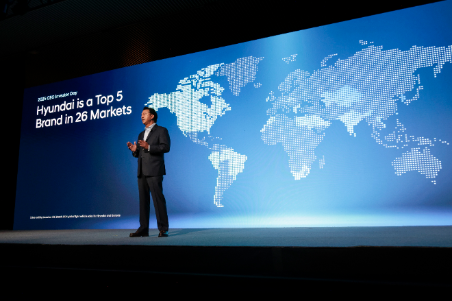 호세 무뇨스 현대차 대표이사가 18일(미국 시간) 뉴욕에서 진행한 CEO 인베스터 데이에서 발표하고 있다. / 사진=현대차