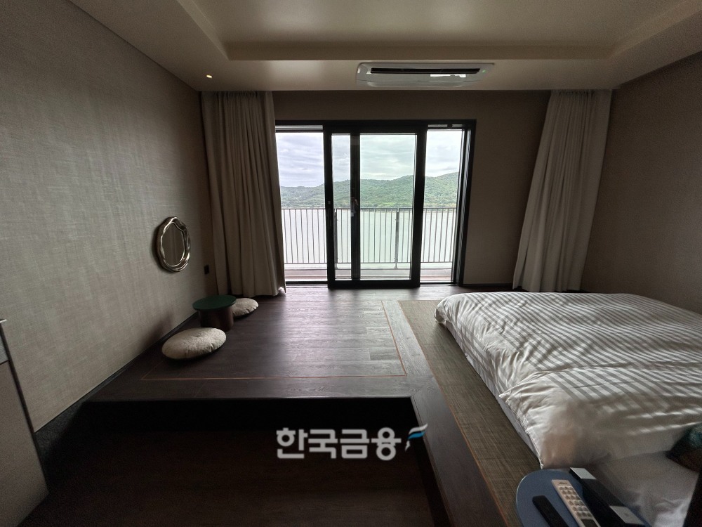 보문호수가 한눈에 들어오는 객실. /사진=박슬기 기자