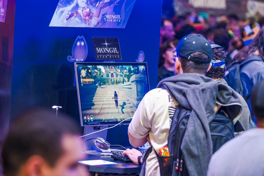 넷마블은 남미 최대 게임 전시회 ‘브라질 게임쇼 2025(BGS 2025)’에서 액션 RPG(역할수행게임) 신작 ‘몬길: 스타다이브(STAR DIVE)’를 성황리에 선보였다고 14일 밝혔다. / 사진=넷마블