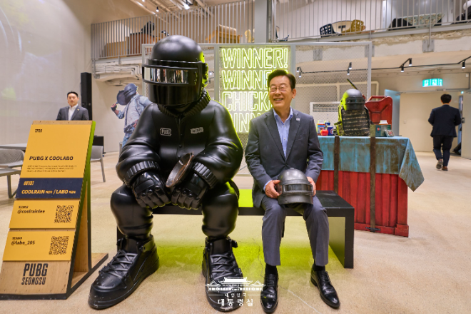 이재명 대통령이 지난 15일 진행된 K게임 간담회에서 기념사진을 촬영하고 있다. / 사진=대통령실