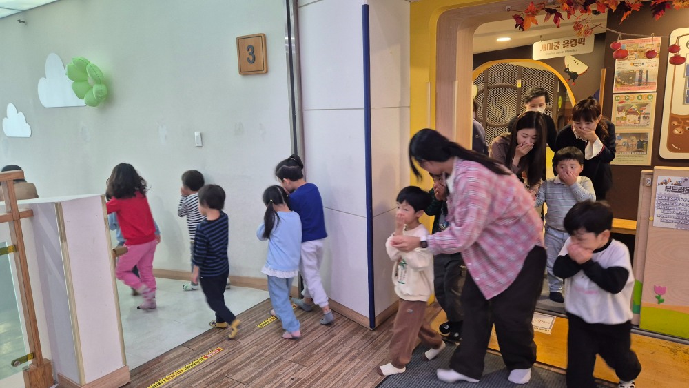 송파어린이문화회관 소방합동훈련 모습./사진제공=송파구