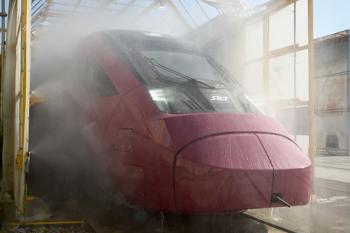 SR은 지난 10월 31일 경남 창원 소재 철도차량 검사장을 찾아 차세대 SRT ‘EMU-320’ 누수시험 현장을 점검했다./사진제공=SR