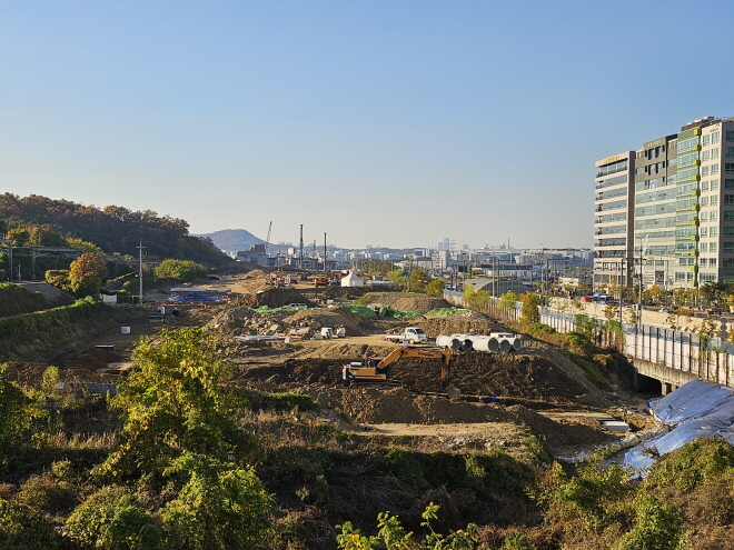 남위례역 8호선에서 촬영한 복정역 에피트 인근./조범형 기자