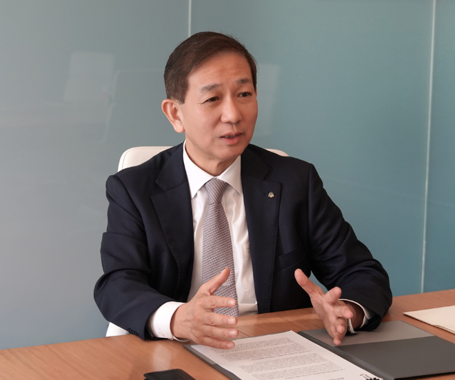 황성엽 신영증권 대표이사가 한국금융신문과 제7대 금융투자협회장 선거 후보자 인터뷰를 하고 있다. / 사진제공= 신영증권(2025)