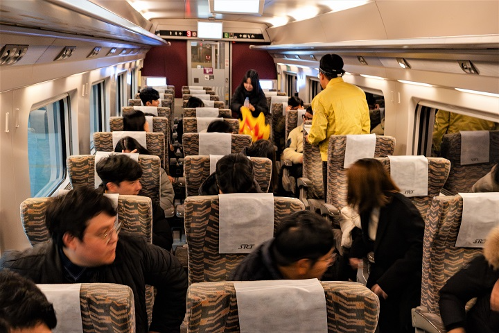SR은 19일 수서역에서 열차 화재와 묻지마 범죄 테러 복합 재난에 대비한 ‘비상대응 통합훈련’을 전개했다./사진제공=SR