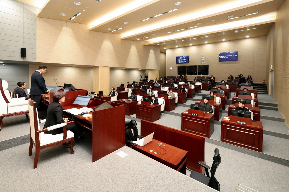 정재천 동작구의회 의장이 본회의를 주재하는 모습./사진제공=동작구의회