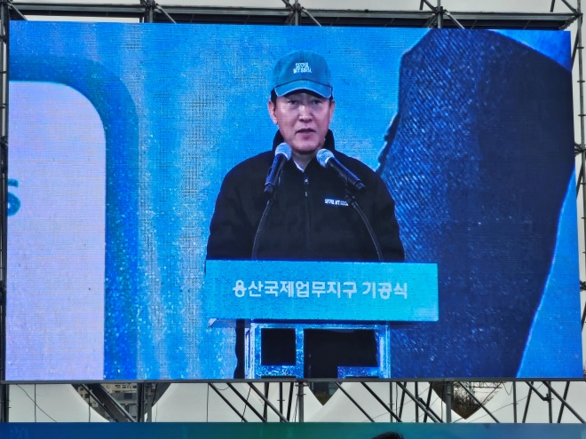 오세훈 서울시장이 27일 용산구 철도정비창 일대에서 열린 '용산국제업무지구 기공식'에서 기념사를 하고 있다./한국금융신문 조범형 기자