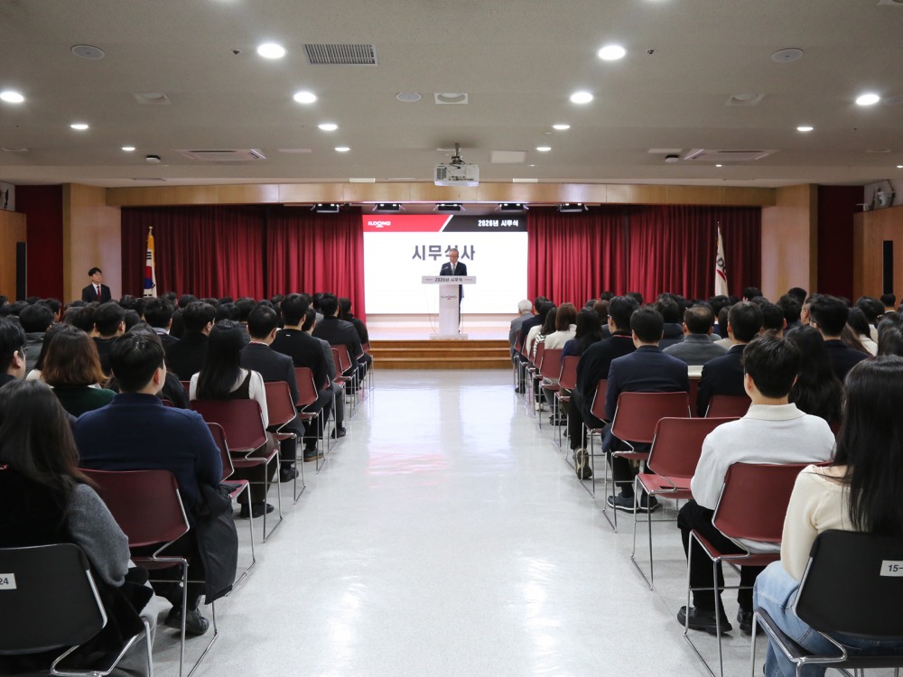 박대창 일동제약그룹 회장이 시무식에서 인사말을 하고 있다. /사진=일동제약그룹