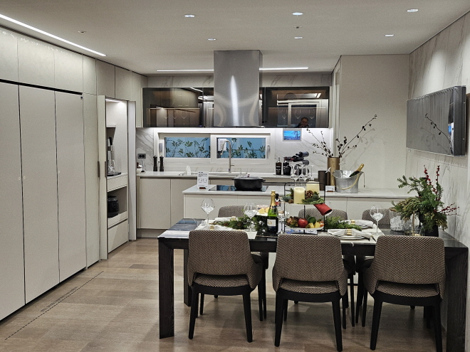 84㎡B타입 견본주택 유니트 주방 전경./한국금융신문 조범형 기자