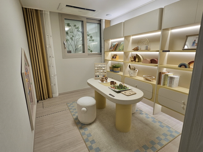 '안양역센트럴아이파크수자인' 견본주택 59B㎡타입 작은 방./한국금융신문 조범형 기자