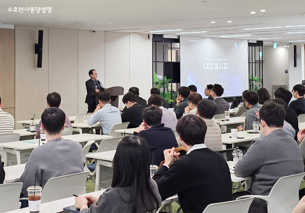 성대규 동양생명 대표이사가 지난 13일 열린 타운홀 미팅에서 임직원에게 경영 전략 방향 등에 대해 설명하고 있다.(2026.02.13.)./사진제공=동양생명