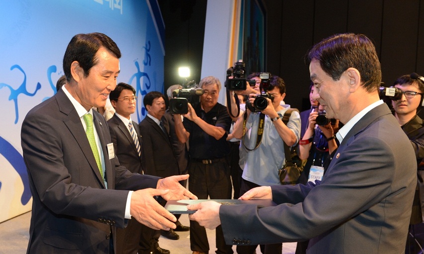 성세환 행장, 국민훈장 모란장 수여