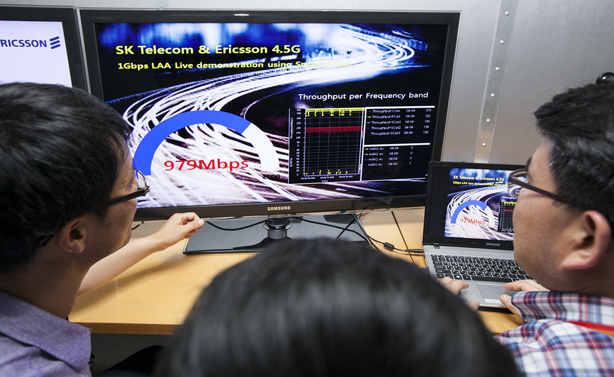 △sk텔레콤 4.5G, 분당 네트워크 랩실 시연 /사진제공=SK텔레콤