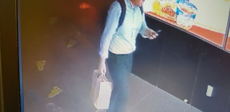 9일 맥도날드는 한국소비자원 조사원으로 추정되는 인물이 햄버거를 일반 봉투에 담아 운반하고 있다고 주장했다. 맥도날드 제공