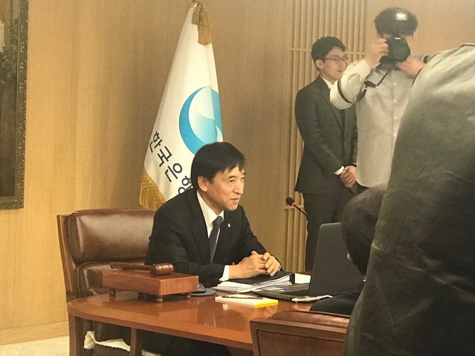 이주열 총재 "경제성장률, 금년 3.0%, 내년 2.9% 전망하나 경기 사이클 꺾이는 것 아냐"