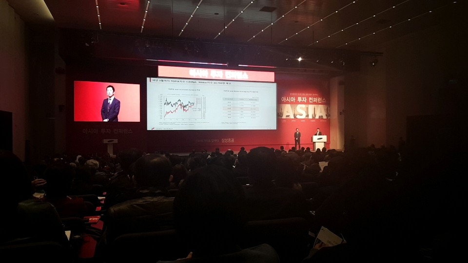 9일 삼성증권 아시아투자컨퍼런스에서 마사히 아쿠스 애널리스트가 일본 증시에 대해 발표하고 있다.