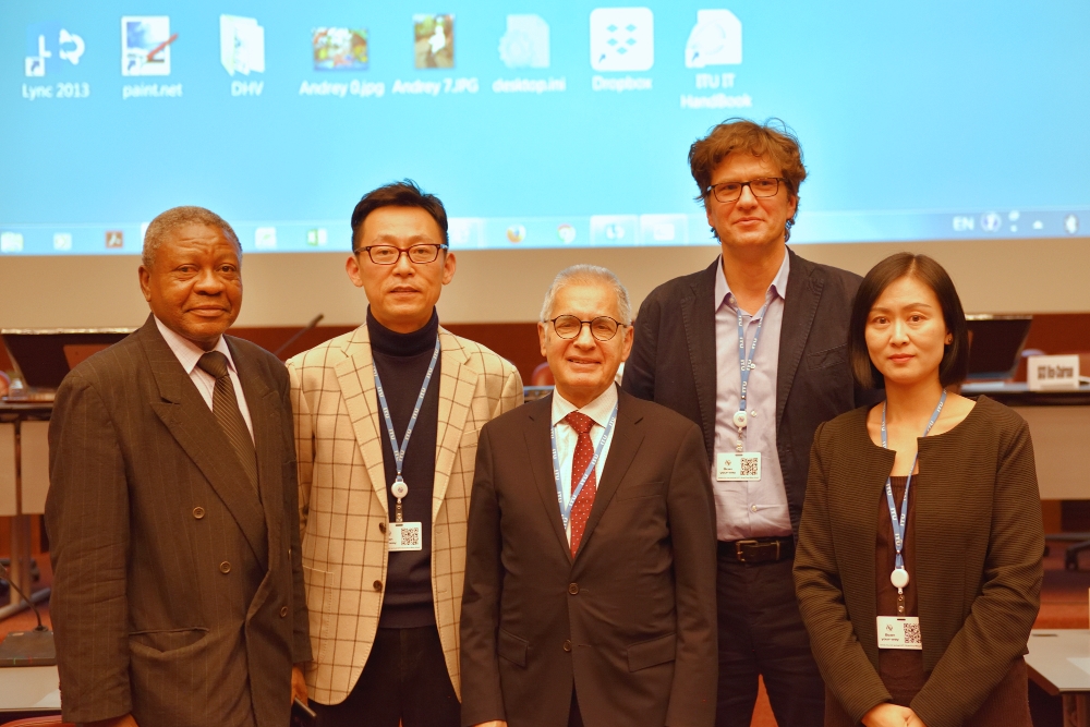 △(왼쪽부터) 아사두(Asa여) 나이지리아 부의장, 김형수 한국 KT 박사, 사리안(Sarian) 러시아 부의장, 슬라보미르(Slawomir) 독일 의장, 쑨(Sun) 중국부의장