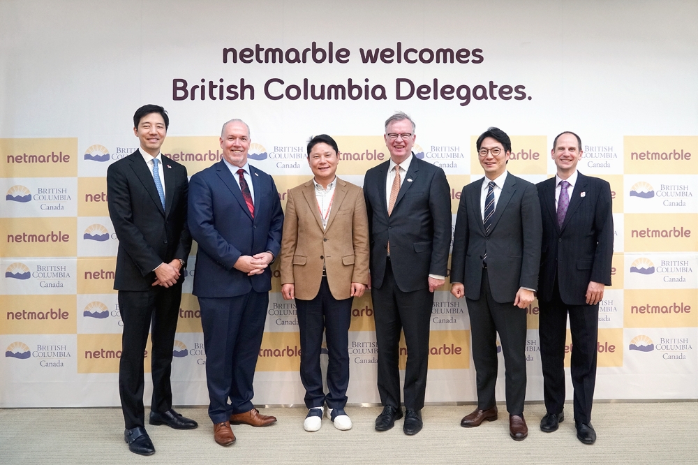 △ (왼쪽부터) 루크 심 BC주 한국대표부 대표, 존 호건 BC주 수상, 권영식 넷마블게임즈 대표, 브루스 롤스턴 고용 통상 기술부 장관, 이승원 넷마블게임즈 웨스턴 담당 부사장, 에릭 왈시 주한 캐나다 대사