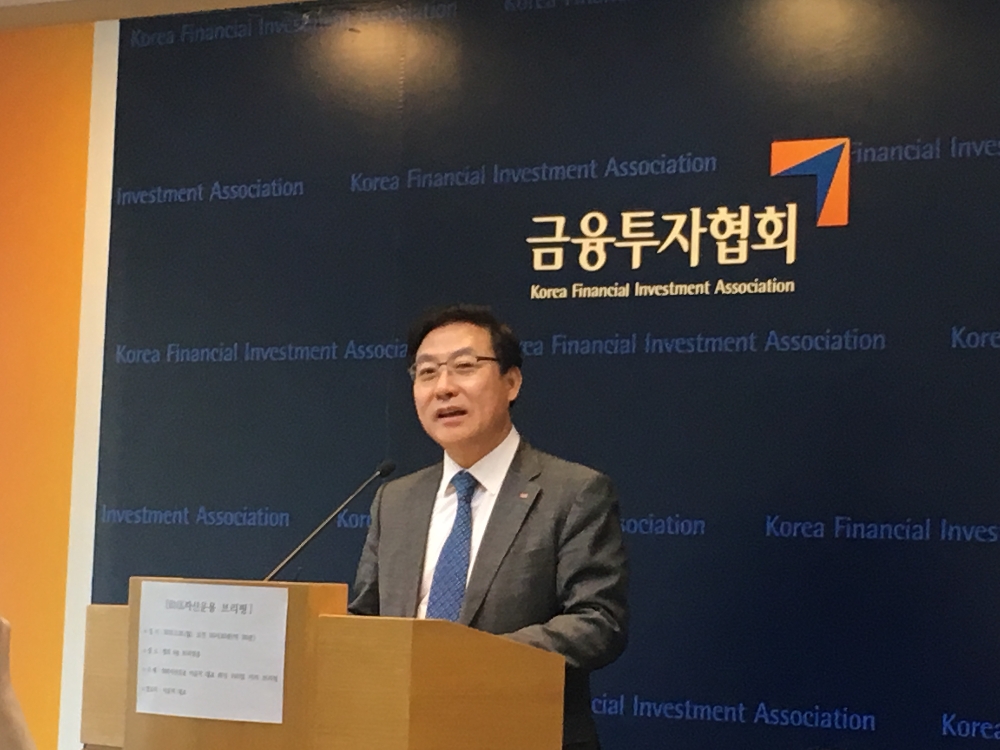 이윤학 BNK자산운용 대표가 26일 오전 금융투자협회에서 열린 기자 간담회에서 인사말을 하고 있다.