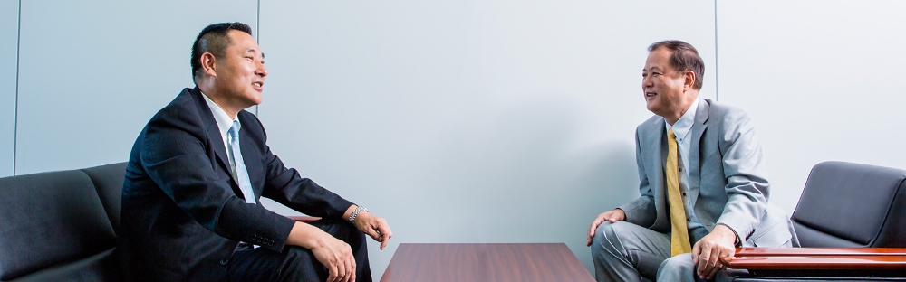 △사진: JTC 구철모 사장(왼쪽)과 아키야마 전무이사