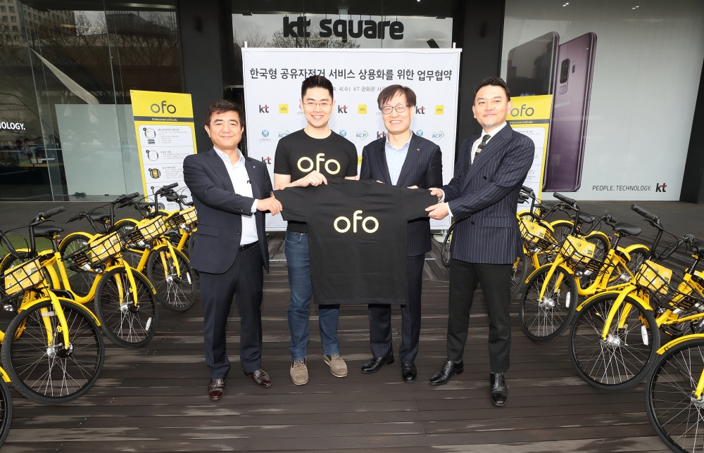 △(왼쪽부터) 이찬홍 신한카드 플랫폼사업그룹장, 엔치 장 오포 COO, 김준근 KT GiGA IoT 사업단장, 박준석 HNN KCP CEO가 업무협약 체결이후 기념사진을 찍고 있는 모습