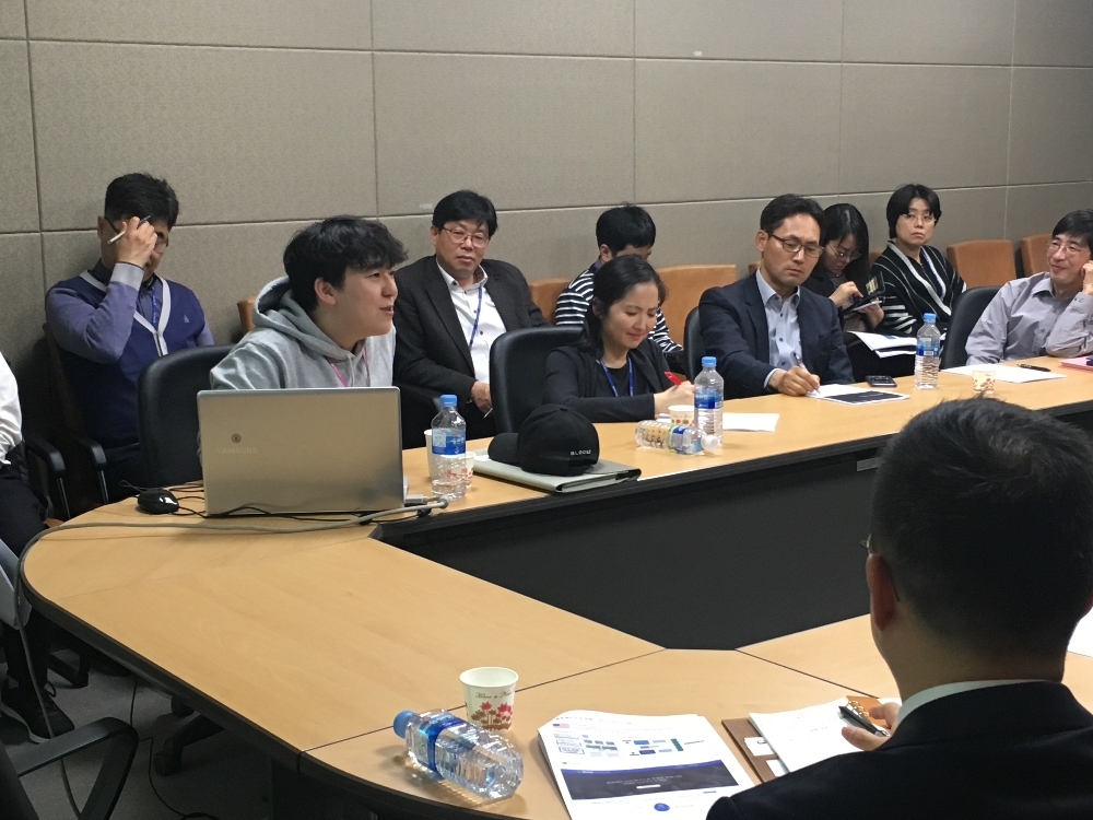 김종환 블로코 대표가 4일 오후 국회입법조사처에서 ‘블록체인이란 무엇인가’를 주제로 열린 세미나에서 발언을 하고 있다.