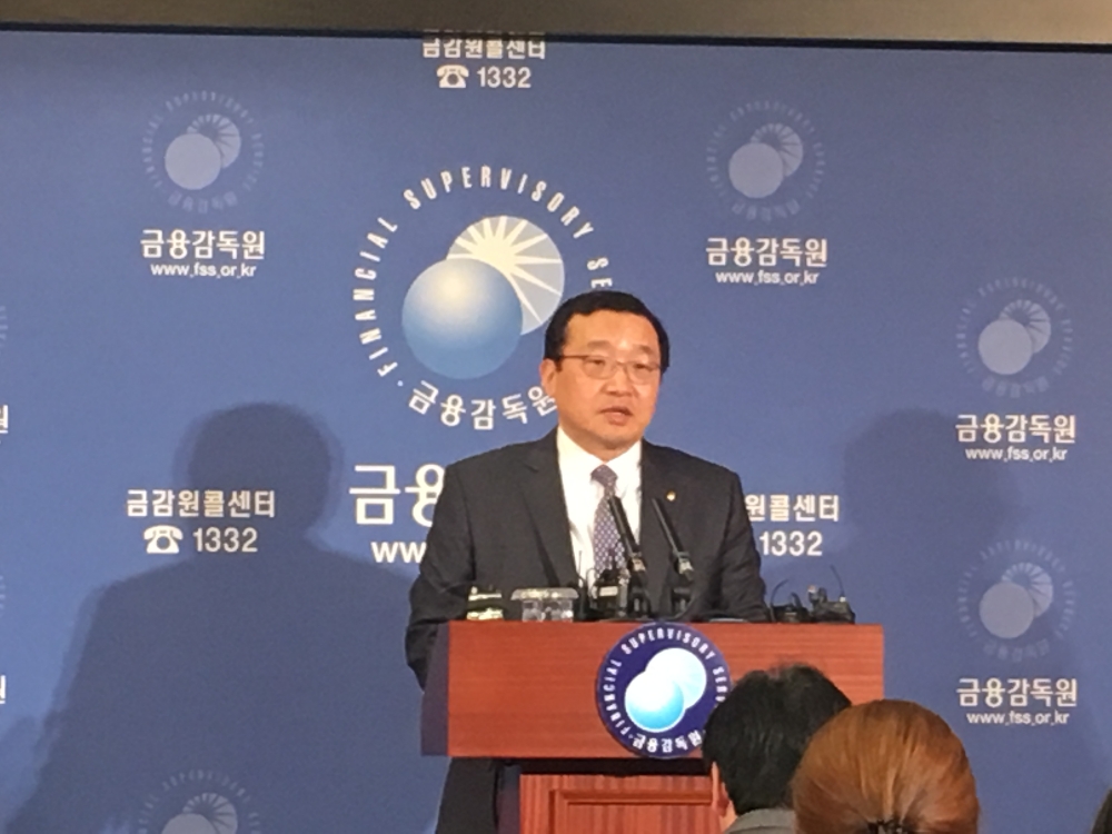 원승연 금감원 부원장이 9일 '삼성증권의 배당 착오 입력 사고에 대한 대응방안' 브리핑에서 발언을 하고 있다.