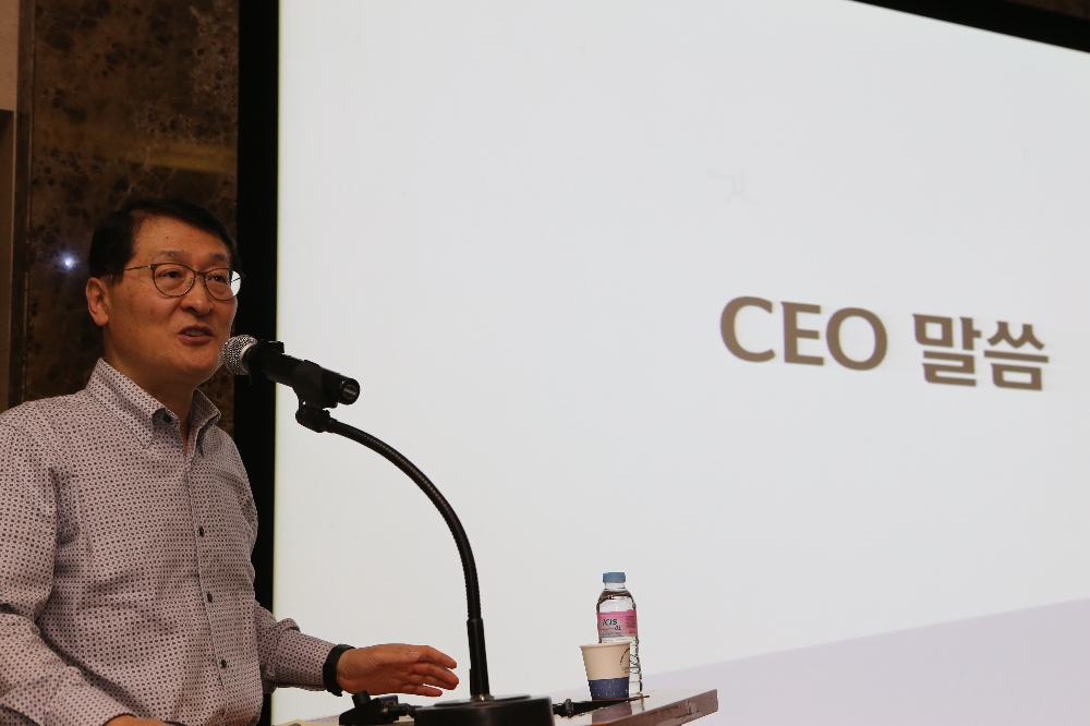 20일 경기도 용인시 연수원에서 진행된 2018년 2분기 신한은행 임본부장 워크숍에서 위성호 은행장이 설명하고 있다. / 사진= 신한은행