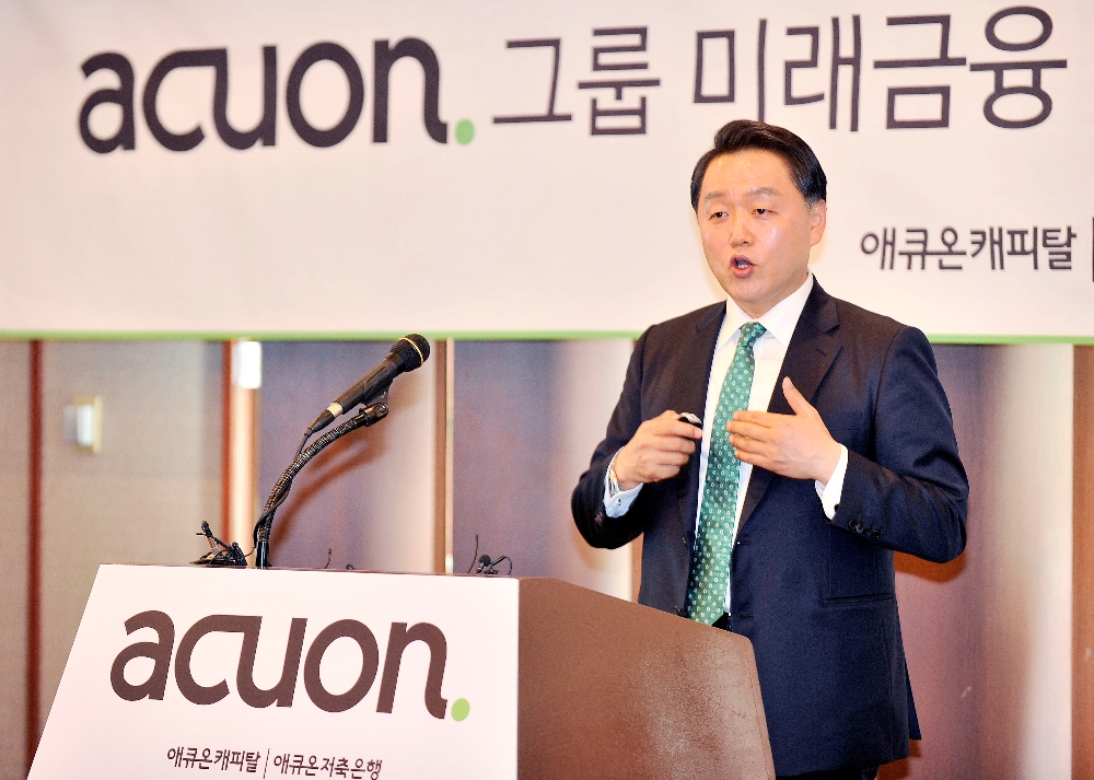△김옥진 애큐온캐피탈 회장이 취임 100일 기념 기자간담회에서 애큐온그룹 전략을 발표하고 있다./애큐온캐피탈