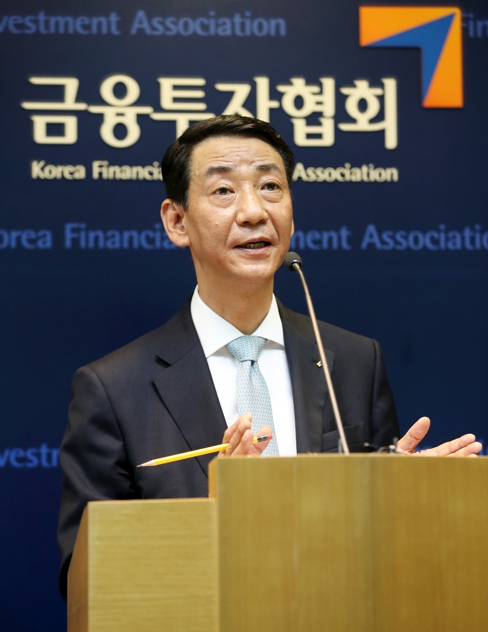 권용원 금융투자협회장이 10일 여의도 금투센터에서 열린 '취임 100일 기념 기자간담회'에서 소회를 밝히고 있다./사진=금융투자협회