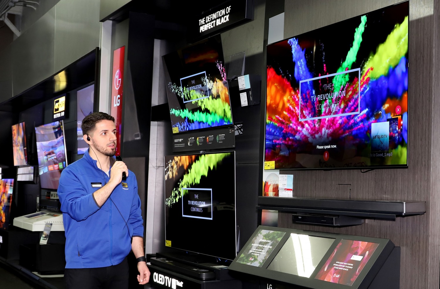 LG 올레드TV, 외신 호평 쏟아져…“가장 완벽한 TV 중 하나”