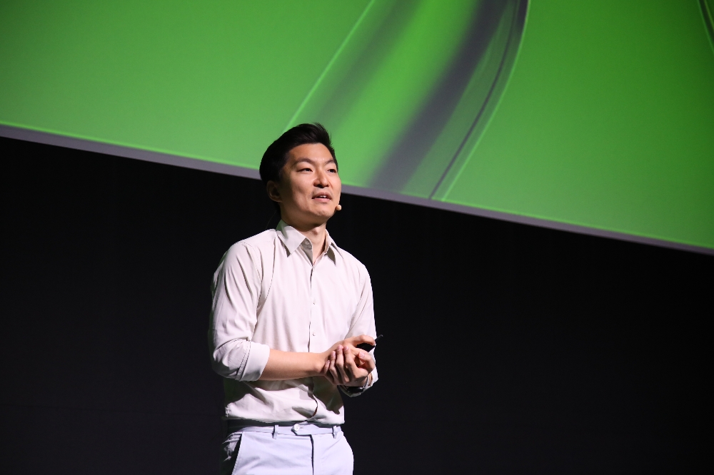 △15일 진행된 ‘2018 블로썸 데이’에서 키노트 발표를 하고 있는 김승언 아폴로 CIC 대표 / 사진=네이버