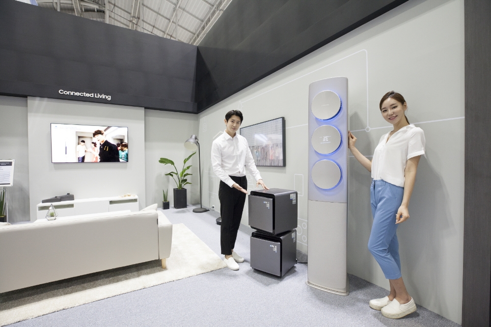 △삼성전자가 ‘2018 광주 국제 IoT·가전·로봇 박람회’에 참가해 지능형 어시스턴트 ‘빅스비’로 한층 편리해진 ‘삼성 홈IoT’를 선보인다 / 사진=삼성전자