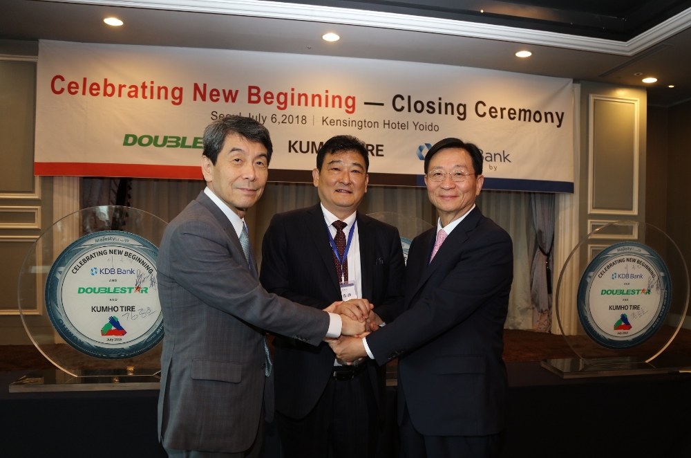 (왼쪽부터)이동걸 산업은행 회장, 차이융썬 더블스타 회장, 김종호 금호타이어 회장