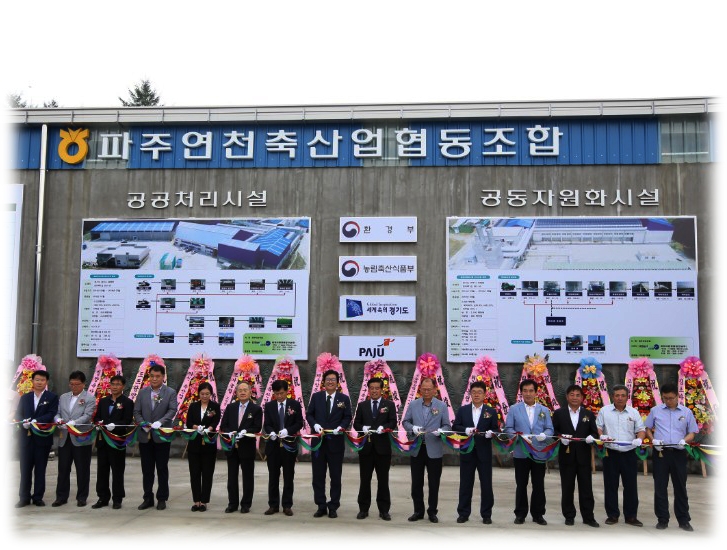 사진 우측 다섯 번째부터 남창현 농협 경기본부장, 김태환 축산경제대표, 이철호 조합장