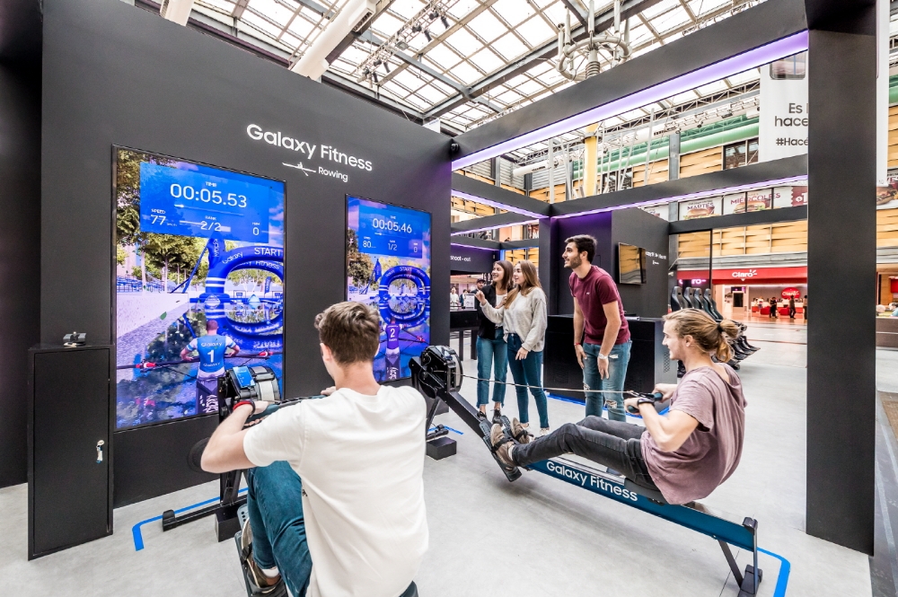 △아르헨티나 부에노스아이레스 아바스토몰에서 운영 중인 ‘삼성 올림픽 쇼케이스’에서 다양한 삼성전자 최신 제품을 체험하고 있는 모습