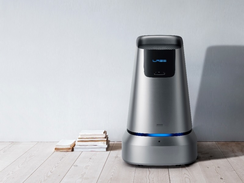 △네이버가 지난해 데뷔에서 공개한 자율주행 서비스 로봇 ‘어라운드’