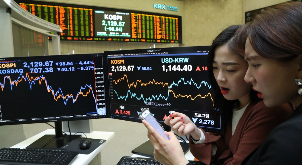 11일 코스피는 전날보다 4.4%(98.94포인트) 하락한 2129.67포인트에 장을 마감했다. 사진=한국거래소