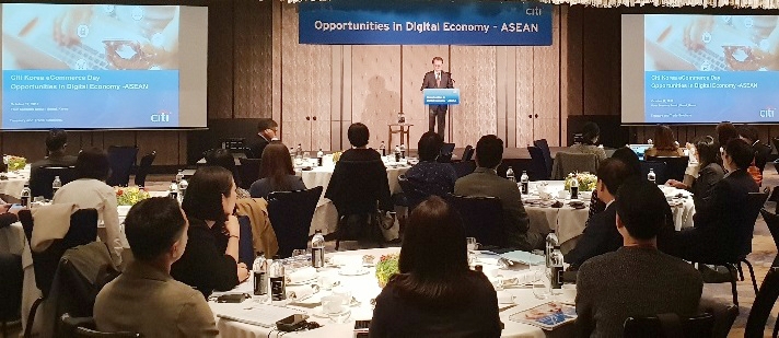 17일 서울 종로구 포시즌스 호텔에서 기업고객의 전략, 기획, 재무 책임자들이 참석한 가운데 개최된 한국씨티은행의 ‘ASEAN과 글로벌 전자상거래의 미래 세미나’에서 박진회 한국씨티은행장이 참석자들에게 인사말을 하고 있다. / 사진= 한국씨티은행