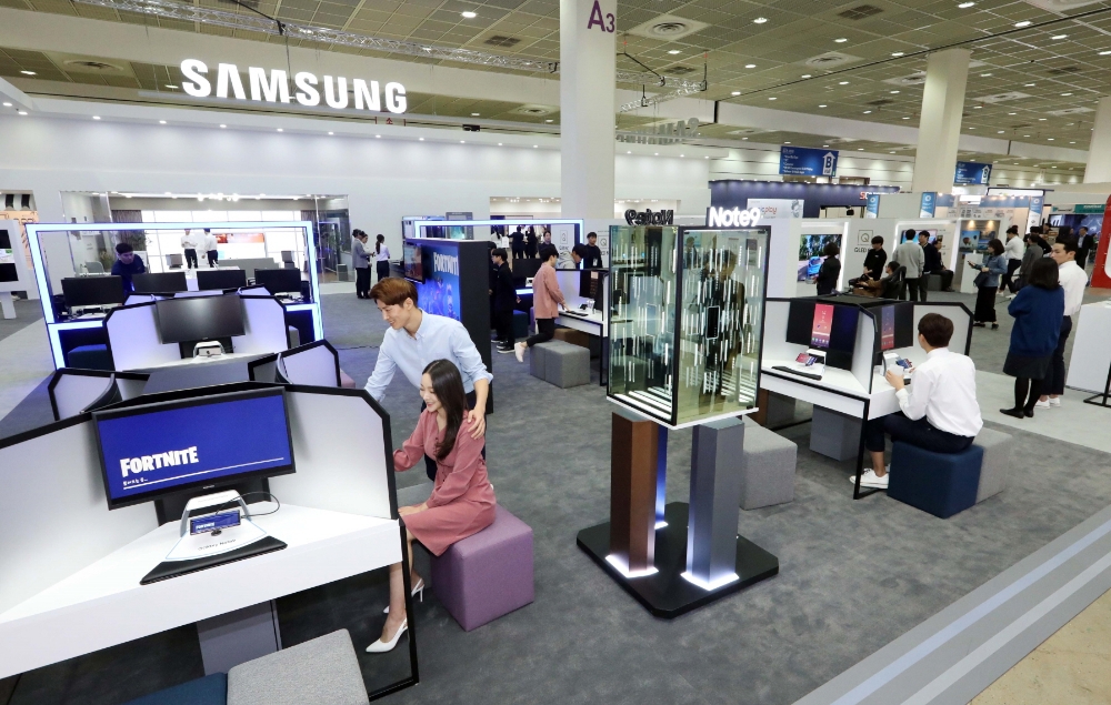 △삼성전자가 24일부터 27일까지 서울 삼성동 코엑스에서 열리는 ‘KES 2018(한국전자전)’에서 ‘세상에 없던 라이프’라는 콘셉트로 전략 제품을 대거 전시한다.