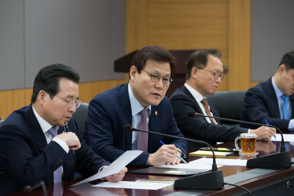 최종구 금융위원장이 30일 오전 서울 종로구 정부서울청사 금융위원회에서 열린 긴급 간부회의에서 발언을 하고 있다. / 사진= 금융위원회