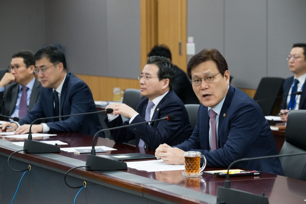 최종구 금융위원장이 30일 정부서울청사에서 열린 긴급간부회의에서 발언하고 있다. 사진=금융위원회