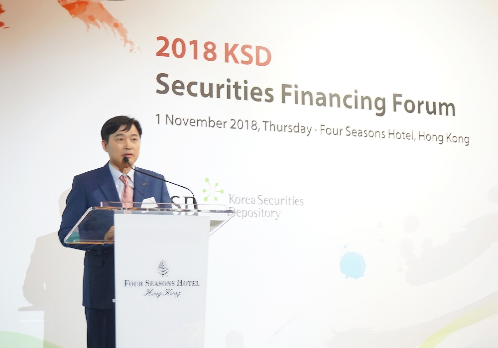 이병래 한국예탁결제원 사장이 지난 1일 홍콩 포시즌 호텔에서 열린 ‘2018 KSD 증권파이낸싱 포럼’에서 환영사를 하고 있다./사진=한국예탁결제원