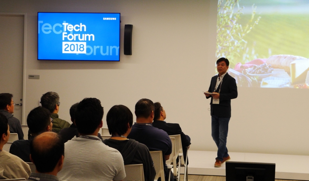 △6일(현지시간)미국 실리콘밸리 마운티뷰에 위치한 삼성 리서치 아메리카에서 열린 ‘테크포럼 2018’에서 김현석 삼성전자 CE부문 사장이 현지 우수 인재들을 대상으로 새로운 가치의 시작점인 ‘만남’을 주제로 기조 연설을 하고 있다.