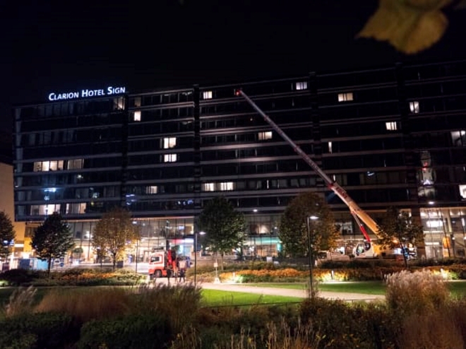 한화큐셀이 태양광 모듈을 공급한 스웨덴 스톡홀름 소재 클라리온 호텔 사인의 모습. 출처=한화큐셀.