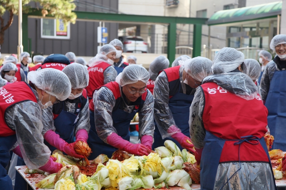 농심, '사랑의 김장 나눔 행사' 진행