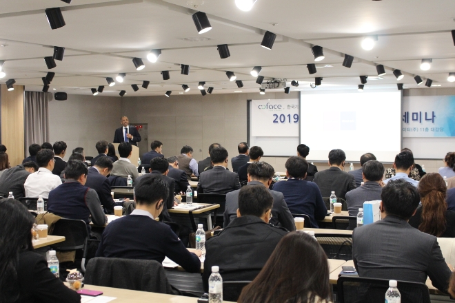 21일 서울 여의도 한국기업데이터(KED) 본사에서 KED와 프랑스 무역보험기관인 코파스(COFACE)가 ‘공동 경제전망 세미나’를 열었다. / 사진 = KED