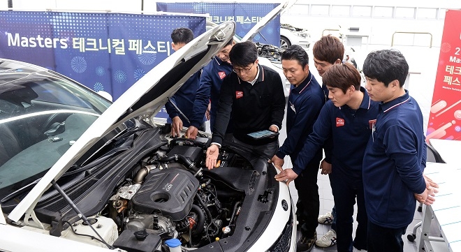 마스터스 테크니컬 페스티벌’에 참여한 기아자동차 임직원과 오토큐 엔지니어들의 모습. 출처=기아차.