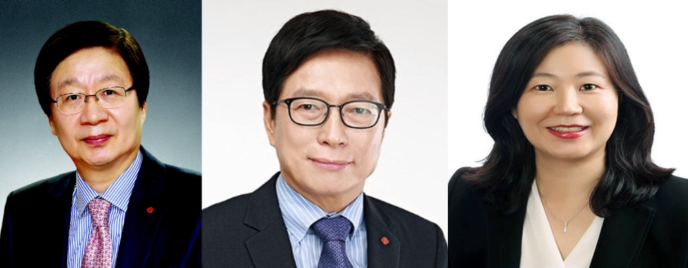 (왼쪽부터) 문영표 롯데쇼핑 마트사업본부 대표, 차원천 롯데컬처웍스 대표, 김혜영 롯데쇼핑 e커머스사업본부 상무.