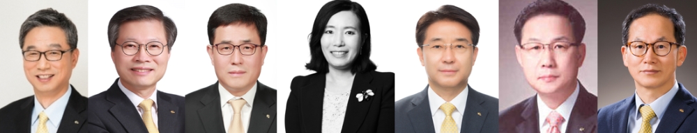 KB금융지주 사업부문장. 왼쪽부터 디지털혁신부문장 허인 KB국민은행장, WM부문장 김영길 KB국민은행 WM그룹 전무, CIB부문장 오보열 KB국민은행 CIB고객그룹 부행장, 자본시장부문장 박정림 KB증권 대표이사, 개인고객부문장 이동철 KB국민카드 대표이사, SME부문장 신덕순 KB국민은행 중소기업고객그룹 전무, 보험부문장 양종희 KB손해보험 대표이사. / 사진= KB금융지주